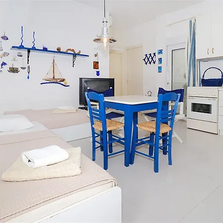 Feni Traditional House Loutra 2 Bedrooms 6 Guests 펜션 아기아 파라스케비