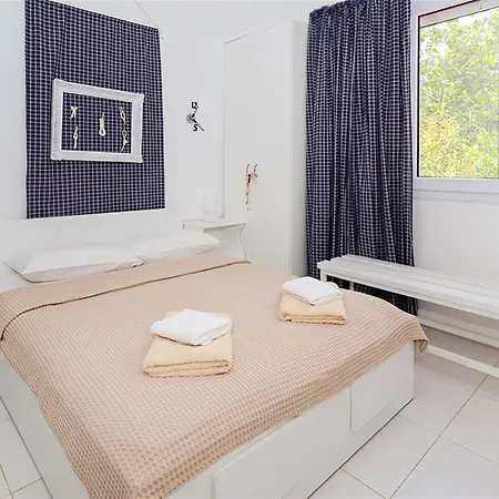 Feni Traditional House Loutra 2 Bedrooms 6 Guests