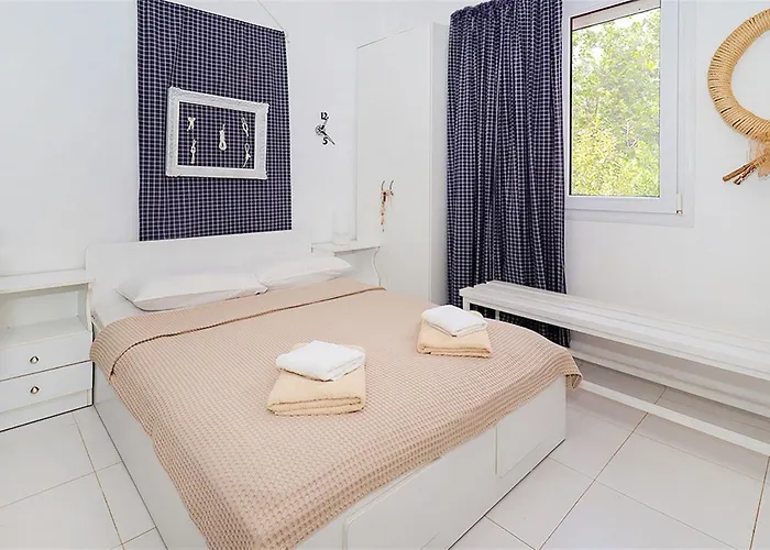 Feni Traditional House Loutra 2 Bedrooms 6 Guests